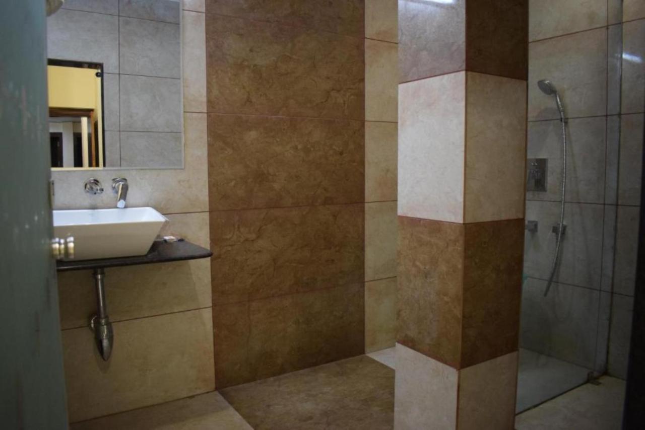 Hotel The Hills, Ambikapur Екстер'єр фото